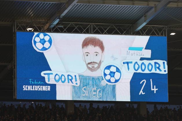 10.04.2026, xrekx, Fussball 2.Bundesliga, Karlsruher SC - Arminia Bielefeld v.l. Anzeigetafel, Videowall, Scoreboard, Info, Werbung Tor zum 3:1 durch Fabian Schleusener (Karlsruher SC) (DFL DFB REGULATIONS PROHIBIT ANY USE OF PHOTOGRAPHS as IMAGE SEQUENCES and or QUASI-VIDEO) Karlsruhe *** 10 04 2026, xrekx, Soccer 2 Bundesliga, Karlsruher SC Arminia Bielefeld v l Scoreboard, Videowall, Scoreboard, Info, Advertising Goal for 3 1 by Fabian Schleusener Karlsruher SC DFL DFB REGULATIONS PROHIBIT ANY USE OF PHOTOGRAPHS as IMAGE SEQUENCES and or QUASI VIDEO Karlsruhe