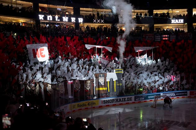 PENNY DEL 1 - Playoff Halbfinale - Kölner Haie - Eisbären Berlin; Köln, 10.04.2026 Choreo Nordkurve; PENNY DEL 1 - Playoff Halbfinale - Kölner Haie - Eisbären Berlin am 10.04.2026 in der Lanxess Arena in Köln (Deutschland). *** PENNY DEL 1 Playoff Semifinal Kölner Haie Eisbären Berlin Cologne, 10 04 2026 Choreo North Curve PENNY DEL 1 Playoff Semifinal Kölner Haie Eisbären Berlin on 10 04 2026 at the Lanxess Arena in Cologne Germany Copyright: xBEAUTIFULxSPORTS AndreasxDickx