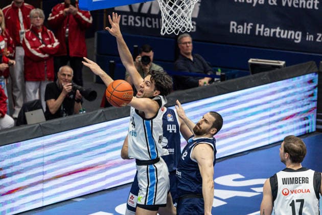 GER, easy Credit Basketball Bundesliga, Syntainics MBC Veolia Towers Hamburg 10 04 2026, Stadthalle, Weißenfels, GER, easy Credit Basketball Bundesliga, Syntainics MBC Veolia Towers Hamburg Benedikt Turudic Veolia Towers Hamburg, 44 loses the ball Â Photo Alexander Trienitz Weißenfels Stadthalle Sachsen Anhalt Germany