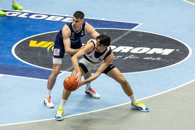 GER, easy Credit Basketball Bundesliga, Syntainics MBC Veolia Towers Hamburg 10 04 2026, Stadthalle, Weißenfels, GER, easy Credit Basketball Bundesliga, Syntainics MBC Veolia Towers Hamburg Benedikt Turudic Veolia Towers Hamburg, 44 , Jure Planinic Syntainics MBC, 44 Â Photo Alexander Trienitz Weißenfels Stadthalle Sachsen Anhalt Germany