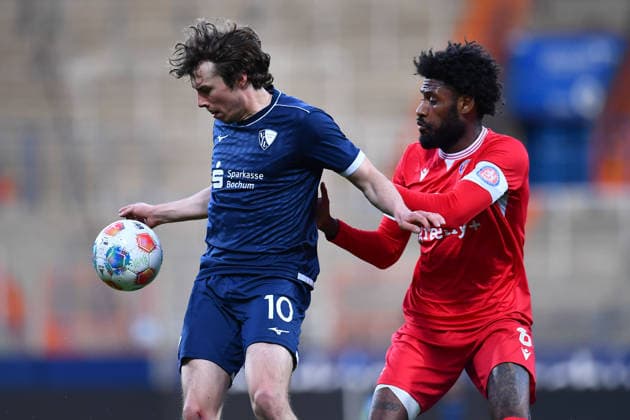 Fußball Herren Regionalliga West Saison 2025 2026 29. Spieltag: VfL Bochum U21, U 21 - Wuppertaler SV am 10.04.2026 im Vonovia Ruhrstadion in Bochum Louis Köster ( VfL Bochum U21 ), links - Dominic-Maximilian Constantine Duncan ( Wuppertaler SV ), rechts Nordrhein-Westfalen Deutschland *** Soccer Men Regionalliga West Season 2025 2026 29 Matchday VfL Bochum U21 Wuppertaler SV on 10 04 2026 at Vonovia Ruhrstadion in Bochum Louis Köster VfL Bochum U21 , left Dominic Maximilian Constantine Duncan Wuppertaler SV , right Nordrhein Westfalen Germany