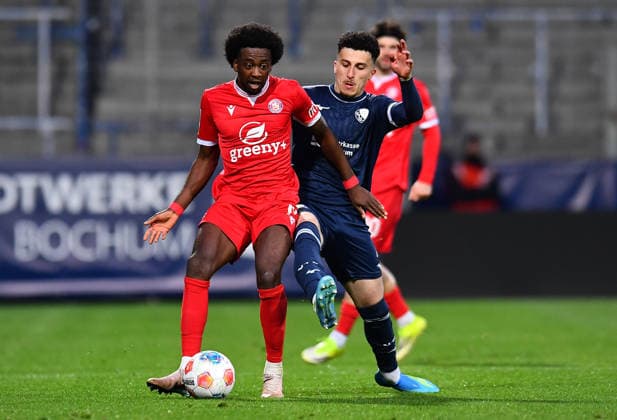 Fußball Herren Regionalliga West Saison 2025 2026 29. Spieltag: VfL Bochum U21, U 21 - Wuppertaler SV am 10.04.2026 im Vonovia Ruhrstadion in Bochum Jeff-Denis Fehr ( Wuppertaler SV ), links - Mohammed Tolba ( VfL bochum U21 ), rechts Nordrhein-Westfalen Deutschland *** Soccer Men Regionalliga West Season 2025 2026 29 Matchday VfL Bochum U21 Wuppertaler SV on 10 04 2026 at Vonovia Ruhrstadion in Bochum Jeff Denis Fehr Wuppertaler SV , left Mohammed Tolba VfL bochum U21 , right Nordrhein Westfalen Germany