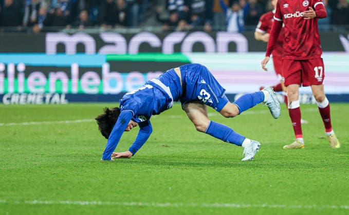 Deutschland: Karlsruher SC vs. Arminia Bielefeld, 2. Bundesliga, 29. Spieltag, Saison 2025 26, BBBank Wildpark (Karlsruhe): Shio Fukuda, (Karlsruher SC, 13) nach seinem Treffer zum 4:1 Karlsruhe BBBank Wildpark Baden-Württemberg Deutschland *** Germany Karlsruher SC vs Arminia Bielefeld, 2 Bundesliga, Matchday 29, Season 2025 26, BBBank Wildpark Karlsruhe Shio Fukuda, Karlsruher SC, 13 after his goal for 4 1 Karlsruhe BBBank Wildpark Baden Württemberg Germany Copyright: xBenedictxChristx