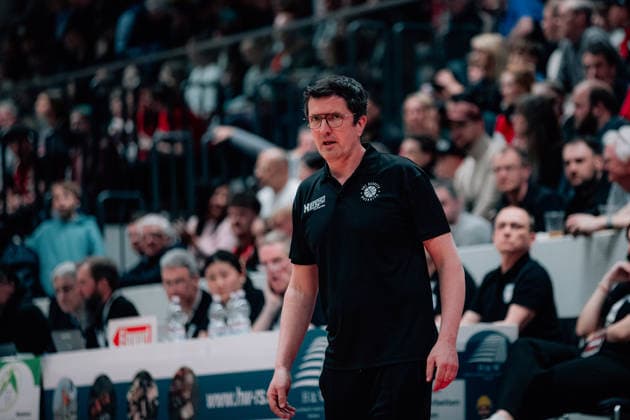BB-2BL SBB Baskets - Uni Baskets Muenster Trainer Goetz Rohdewald (Uni Baskets Muenster) waehrend der Saison 2025-2026 in der 2. Barmer Basketball Bundesliga Pro A am 31. Spieltag zwischen SBB Baskets und Uni Baskets Muenster in der Wolfgang-Lakenmacher-Halle am 10. April 2026 in Magdeburg, Sachsen Anhalt, Deutschland *** BB 2BL SBB Baskets Uni Baskets Muenster Coach Goetz Rohdewald Uni Baskets Muenster during the 2025 2026 season in the 2 Barmer Basketball Bundesliga Pro A on matchday 31 between SBB Baskets and Uni Baskets Muenster at Wolfgang Lakenmacher Halle on April 10, 2026 in Magdeburg, Saxony-Anhalt, Germany