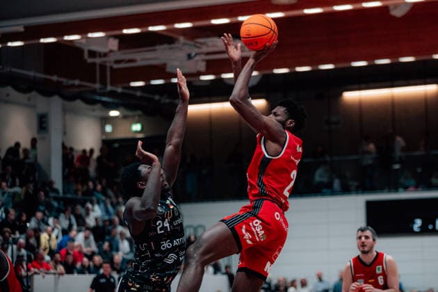 BB-2BL SBB Baskets - Uni Baskets Muenster Travis Henson (SBB Baskets) waehrend der Saison 2025-2026 in der 2. Barmer Basketball Bundesliga Pro A am 31. Spieltag zwischen SBB Baskets und Uni Baskets Muenster in der Wolfgang-Lakenmacher-Halle am 10. April 2026 in Magdeburg, Sachsen Anhalt, Deutschland *** BB 2BL SBB Baskets Uni Baskets Muenster Travis Henson SBB Baskets during the 2025 2026 season in the 2 Barmer Basketball Bundesliga Pro A on matchday 31 between SBB Baskets and Uni Baskets Muenster at Wolfgang Lakenmacher Halle on April 10, 2026 in Magdeburg, Sachsen Anhalt, Germany