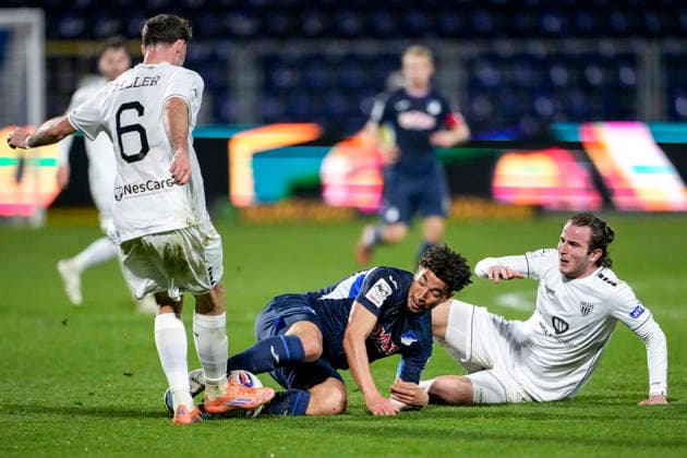 v.li.: Lucas Zeller (Schweinfurt, 6), Ben Opoku Labes (TSG II, 45), Nikolaos Vakouftsis (Schweinfurt, 31), Zweikampf, Spielszene, Duell, duel, tackle, tackling, Dynamik, Action, Aktion, 10.04.2026, Sinsheim (Deutschland), Fussball, 3. Liga, TSG 1899 Hoffenheim II - 1. FC Schweinfurt 05, DFB DFL REGULATIONS PROHIBIT ANY USE OF PHOTOGRAPHS AS IMAGE SEQUENCES AND OR QUASI-VIDEO. *** v li Lucas Zeller Schweinfurt, 6 , Ben Opoku Labes TSG II, 45 , Nikolaos Vakouftsis Schweinfurt, 31 , duel, duel scene, duel, tackle, tackling, dynamics, action, action, 10 04 2026, Sinsheim Germany , Football, 3 Liga, TSG 1899 Hoffenheim II 1 FC Schweinfurt 05, DFB DFL REGULATIONS PROHIBIT ANY USE OF PHOTOGRAPHS AS IMAGE SEQUENCES AND OR QUASI VIDEO xozx