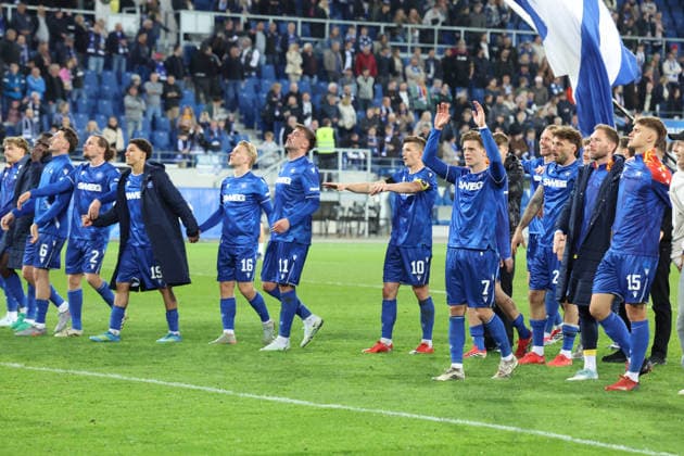 10.04.2026, xrekx, Fussball 2.Bundesliga, Karlsruher SC - Arminia Bielefeld v.l. KSC Mannschaft, Spieler, jubeln nach Spielende, Team, Player, celebrate at the end of the match Marvin Wanitzek (Karlsruher SC) (DFL DFB REGULATIONS PROHIBIT ANY USE OF PHOTOGRAPHS as IMAGE SEQUENCES and or QUASI-VIDEO) Karlsruhe *** 10 04 2026, xrekx, Fußball 2 Bundesliga, Karlsruher SC Arminia Bielefeld v l KSC Mannschaft, Spieler, jubeln nach Spielende, Team, Player, celebrate at the end of the match Marvin Wanitzek Karlsruher SC DFL DFB REGULATIONS PROHIBIT ANY USE OF PHOTOGRAPHS as IMAGE SEQUENCES and or QUASI VIDEO Karlsruhe