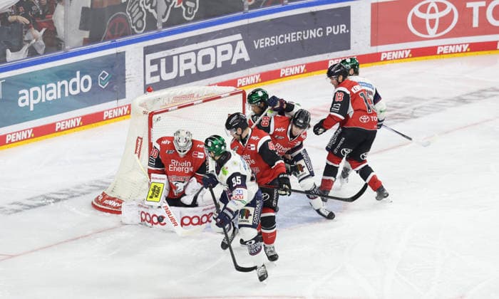 Janne Juvonen (Koelner Haie 30) haelt den schuss von Frederik Tiffels (Eisbaeren Berlin 95) Koelner Haie vs. Eisbaeren Berlin, Eishockey, DEL, Playoffs, Halbfinale Spiel 2, Spielzeit 2025 2026, 10.04.2026 Koelner Haie vs. Eisbaeren Berlin, Eishockey, DEL, Playoffs, Halbfinale Spiel 2, Spielzeit 2025 2026, 10.04.2026 Koeln *** Janne Juvonen Koelner Haie 30 haelt den schuss von Frederik Tiffels Eisbaeren Berlin 95 Koelner Haie vs Eisbaeren Berlin, Eishockey, DEL, Playoffs, Halbfinale Spiel 2, Spielzeit 2025 2026, 10 04 2026 Koelner Haie vs Eisbaeren Berlin, Eishockey, DEL, Playoffs, Halbfinale Spiel 2, Spielzeit 2025 2026, 10 04 2026 Koeln Copyright: xEibner-Pressefotox xThomasxStoecx EP_TSR