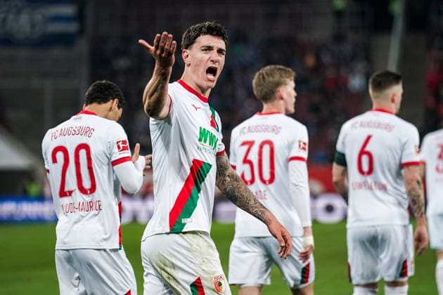 Fussball: Deutschland: 1. Bundesliga 2025 2026 - 29. Spieltag, 10.04.2026 - FC Augsburg vs. TSG Hoffenheim - WWK Arena (Augsburg, Deutschland); Cedric Zesiger (FC Augsburg) jubelt nach Alexis Claude-Maurice (FC Augsburg) Tor zum 1:0 *** Soccer Germany 1 Bundesliga 2025 2026 Matchday 29, 10 04 2026 FC Augsburg vs TSG Hoffenheim WWK Arena Augsburg, Germany Cedric Zesiger FC Augsburg celebrates after Alexis Claude Maurice FC Augsburg goal for 1 0 Copyright: xLUKAxKOLANOVICx