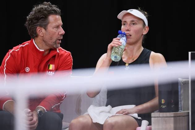 Belgian team captain Wim Fissette and Belgian Elise Mertens pictured during the second game between Belgian Mertens WTA, Tennis Damen 20) and US Kessler (WTA 48) on the first day of tennis matches between Belgium and USA, in the qualifiers of the Billie Jean King Cup tennis, in Oostende, Belgium, on Friday 10 April 2026. The meeting takes place on 10 and 11th April. PHOTO BENOITxDOPPAGNE  x170432361x
