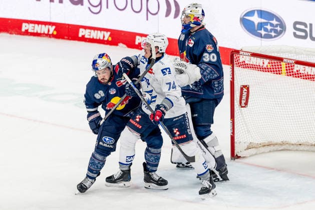 Chris DeSousa (EHC Red Bull Muenchen, 82) verteidigt gegen Justin Schuetz (Adler Mannheim, 74) vor dem Tor von Antoine Bibeau (Torwart, EHC Red Bull Muenchen, 30) GER, EHC Red Bull Muenchen vs. Adler Mannheim, Eishockey, DEL, Playoffs, Halbfinale Spiel 2, Saison 2025 2026, 10.04.2026. GER, EHC Red Bull Muenchen vs. Adler Mannheim, Eishockey, DEL, Playoffs, Halbfinale Spiel 2, Saison 2025 2026, 10.04.2026. Muenchen *** Chris DeSousa EHC Red Bull Muenchen, 82 defends against Justin Schuetz Adler Mannheim, 74 in front of goal by Antoine Bibeau goalie, EHC Red Bull Muenchen, 30 GER, EHC Red Bull Muenchen vs Adler Mannheim, ice hockey, DEL, playoffs, semi-final game 2, 2025 2026 season, 10 04 2026 GER, EHC Red Bull Muenchen vs Adler Mannheim, ice hockey, DEL, playoffs, semi-final game 2, 2025 2026 season, 10 04 2026 Muenchen Copyright: xEibner-Pressefoto HeikexFeinerx EP_HFR
