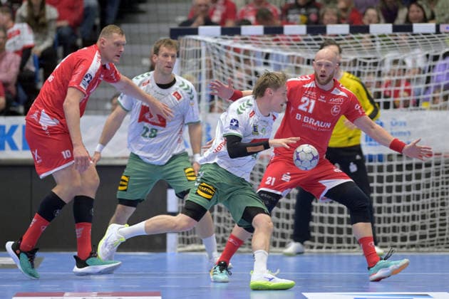 Morten Hempel Jensen GWD Minden 9 on the ball , Dainis Kristopans MT Melsungen 10 ,Tom Bergner GWD Minden 28 , Arnar Freyr Arnarsson MT Melsungen 21 R , GER, MT Melsungen TSV GWD Minden, Handball, 1 Bundesliga, Matchday 28, Season 2025 2026, 10 04 2026, GER, MT Melsungen TSV GWD Minden, Handball, 1 Bundesliga, Matchday 28, Season 2025 2026, 10 04 2026 Kassel Copyright: xEibner-Pressefotox xRolandxSippex EP_RSL