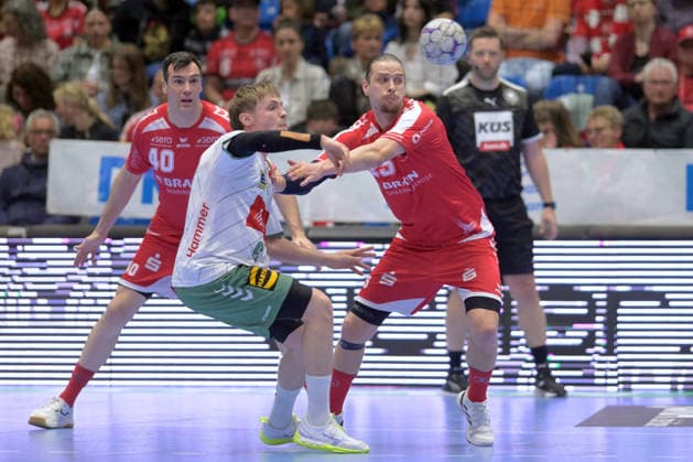 Morten Hempel Jensen GWD Minden 9 in front , Isaias Guadiola Villaplana MT Melsungen 40 , Olle Forsell Schefvert MT Melsungen 25 R , GER, MT Melsungen TSV GWD Minden, Handball, 1 Bundesliga, 28 Matchday, Season 2025 2026, 10 04 2026, GER, MT Melsungen TSV GWD Minden, Handball, 1 Bundesliga, 28 Matchday, Season 2025 2026, 10 04 2026 Kassel Copyright: xEibner-Pressefotox xRolandxSippex EP_RSL