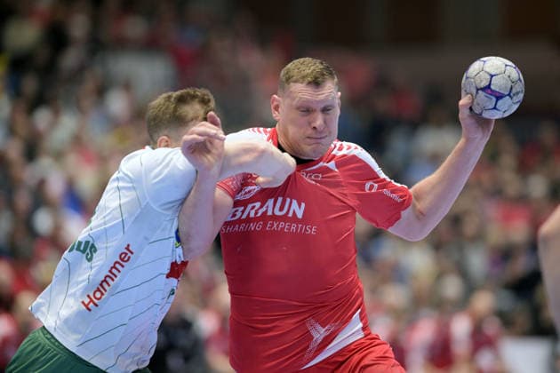 Dainis Kristopans MT Melsungen 10 on the ball , Karolis Antanavicius GWD Minden 8 L , GER, MT Melsungen TSV GWD Minden, Handball, 1 Bundesliga, 28 Matchday, Season 2025 2026, 10 04 2026, GER, MT Melsungen TSV GWD Minden, Handball, 1 Bundesliga, 28 Matchday, Season 2025 2026, 10 04 2026 Kassel Copyright: xEibner-Pressefotox xRolandxSippex EP_RSL