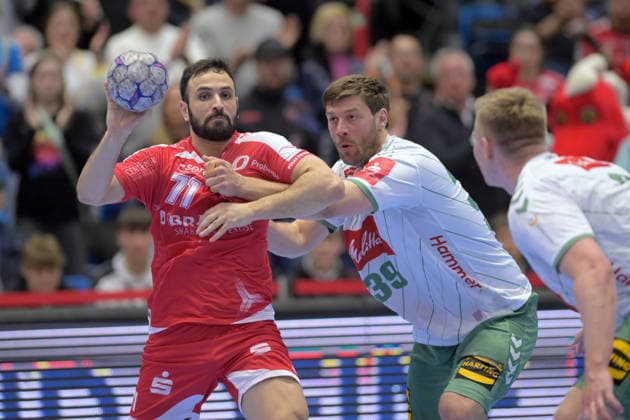 Mohamed Amine Darmoul MT Melsungen 71 on the ball , Malte Donker GWD Minden 39 , Daniel Astrup Pedersen GWD Minden 3 R , GER, MT Melsungen TSV GWD Minden, Handball, 1 Bundesliga, 28 Matchday, Season 2025 2026, 10 04 2026, GER, MT Melsungen TSV GWD Minden, Handball, 1 Bundesliga, 28 Matchday, Season 2025 2026, 10 04 2026 Kassel Copyright: xEibner-Pressefotox xRolandxSippex EP_RSL