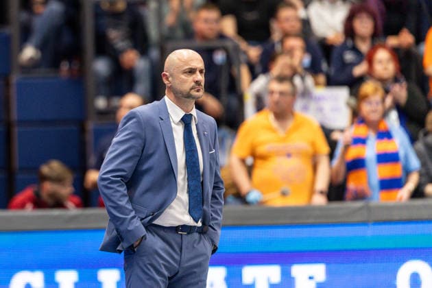 GER, easy Credit Basketball Bundesliga, Syntainics MBC Veolia Towers Hamburg 10 04 2026, Stadthalle, Weißenfels, GER, easy Credit Basketball Bundesliga, Syntainics MBC Veolia Towers Hamburg Milenko Bogicevic Head Coach , Syntainics MBC Â Photo Alexander Trienitz Weißenfels Stadthalle Sachsen Anhalt Germany