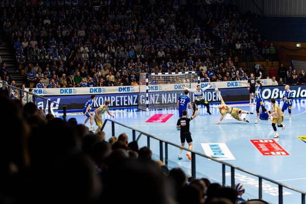 10 04 2026, GER, Handball, Men, Season 25 26, Daikin 1 Bl, 28 Matchday, ThSV Eisenach TSV Hannover Burgdorf Justus Fischer TSV Hannover Burgdorf , Silvio Heinevetter ThSV Eisenach,12 99817 Eisenach Werner Assmann Halle Am Sportp Thueringen Germany
