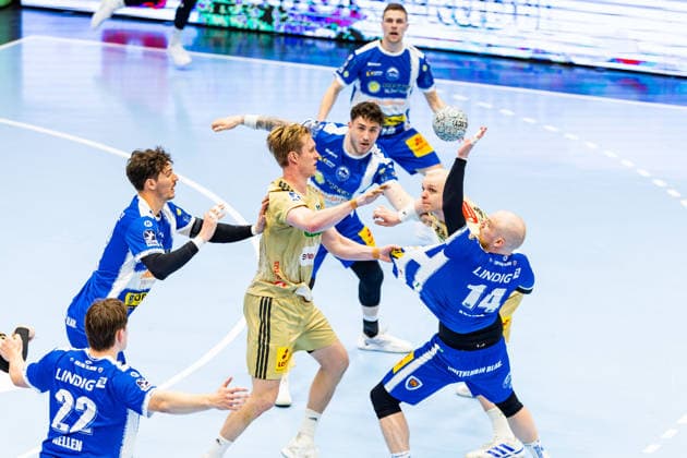 10 04 2026, GER, Handball, Men, Season 25 26, Daikin 1 Bl, 28 Matchday, ThSV Eisenach TSV Hannover Burgdorf Marian Michalczik TSV Hannover Burgdorf , Peter Walz ThSV Eisenach,14 , 99817 Eisenach Werner Assmann Halle Am Sportp Thueringen Germany