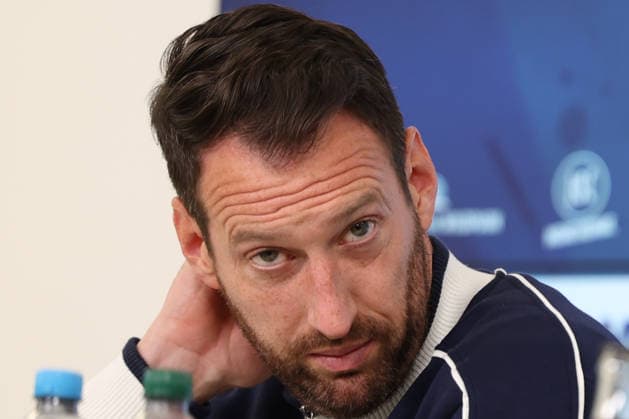 10.04.2026, xrekx, Fussball 2.Bundesliga, Karlsruher SC - Arminia Bielefeld v.l. Mitch Kniat Trainer (Arminia Bielefeld) Pressekonferenz (DFL DFB REGULATIONS PROHIBIT ANY USE OF PHOTOGRAPHS as IMAGE SEQUENCES and or QUASI-VIDEO) Karlsruhe *** 10 04 2026, xrekx, Fußball 2 Bundesliga, Karlsruher SC Arminia Bielefeld v l Mitch Kniat Trainer Arminia Bielefeld Pressekonferenz DFL DFB REGULATIONS PROHIBIT ANY USE OF PHOTOGRAPHS as IMAGE SEQUENCES and or QUASI VIDEO Karlsruhe