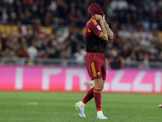 Italy: Serie a football match AS Roma vs Pisa Roma™s Italian midfielder Lorenzo Pellegrini with the jersey over his face during the Serie A football match between AS Roma vs Pisa at the Olimpico Stadium in Rome, Italy on April 10, 2026. _BPH5343 Copyright: xAntonioxBalascox