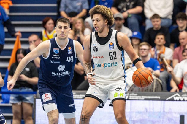 GER, easy Credit Basketball Bundesliga, Syntainics MBC Veolia Towers Hamburg 10 04 2026, Stadthalle, Weißenfels, GER, easy Credit Basketball Bundesliga, Syntainics MBC Veolia Towers Hamburg Zacharie Perrin Veolia Towers Hamburg, 52 , Jure Planinic Syntainics MBC, 44 Â Photo Alexander Trienitz Weißenfels Stadthalle Sachsen Anhalt Germany