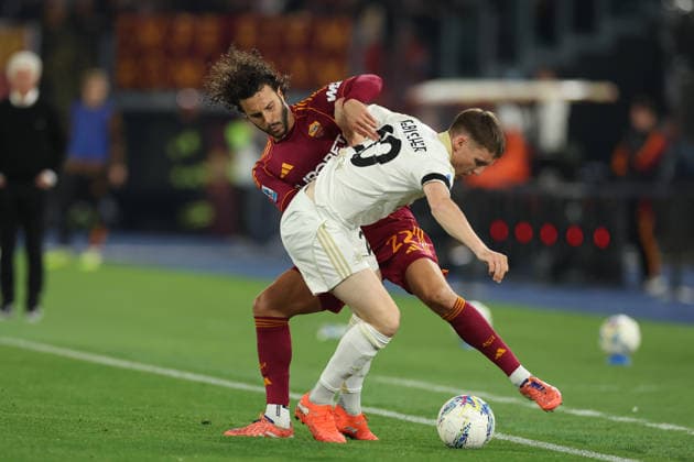 AS Roma v Pisa SC - Serie A Roma s Mario Hermoso Canseco and Pisa s Michel Aebischer during the Serie A soccer match between AS Roma and Pisa SC at Stadio Olimpico in Rome, Italy, on April 10, 2026. Rome Italy  Copyright: xCiroxDexLucax originalFilename:deluca-asromapi260410_npLGc.jpg