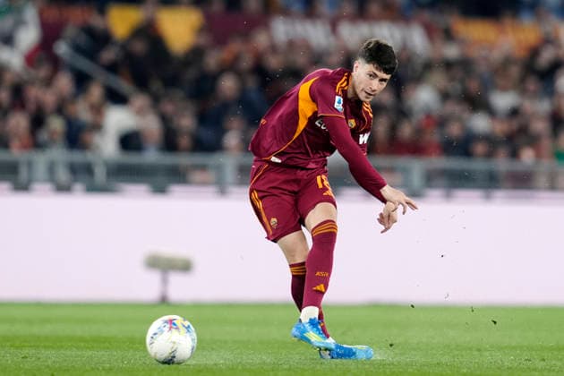 Matias Soule (AS Roma) in action, , AS Roma v Pisa SC, Olimpico Stadium, April 10, 2026, Roma, Italy.