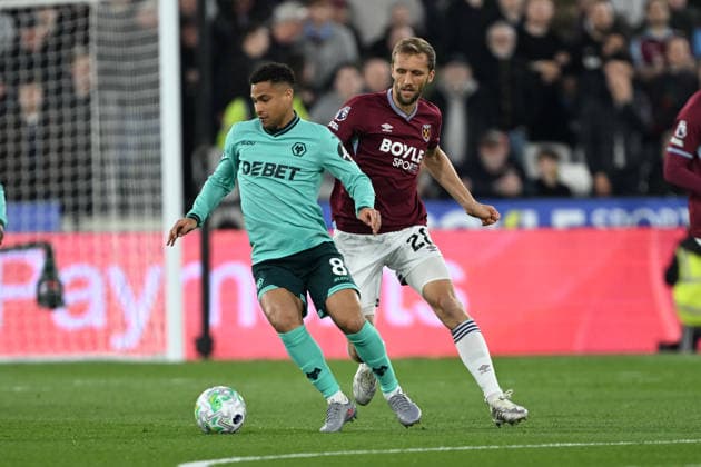 West Ham United v Wolverhampton Wanderers, Premier League Wolverhampton Wanderers midfielder Joao Gomes (8) under pressure from West Ham United midfielder TomaÅ¡ SouÄek (28) during the Premier League match between West Ham United and Wolverhampton Wanderers at the London Stadium, London, UK on 10 April 2026. London London Stadium UK Editorial use only DataCo restrictions apply See www.football-dataco.com , Copyright: xSimonxTraylenx PSI-24047-0028