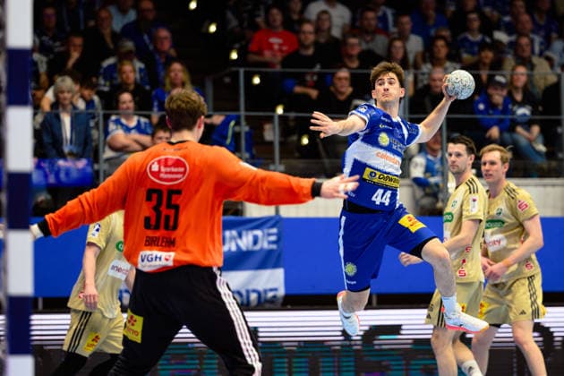 Stephan Seitz ThSV Eisenach, 44 , Joel Birlehm TSV Hannover Burgdorf, 35 GER, ThSV Eisenach v TSV Hannover Burgdorf, 1 Daikin Handballbundesliga, Handball, 28 Matchday, Season 2025 2026, 19 00 hrs, 10 04 2026 GER, ThSV Eisenach v TSV Hannover Burgdorf, 1 Daikin Handballbundesliga, Handball, 28 Matchday, Season 2025 2026, 19 00 hrs, 10 04 2026 Eisenach Copyright: xEibner-Pressefoto MartinxHerbstx EP_MHT
