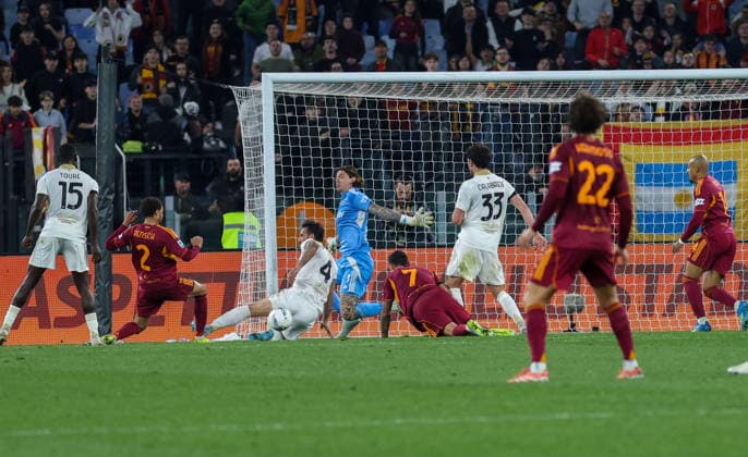 Roma vs Pisa Goal the Konstantinos Tsimikas of AS Roma During the football match on April 10, 2026, valid for the Italian Serie A - 2025 26 championship in Rome at the Stadio Olimpico between AS Roma vs. FC Pisa. Pictured: Roma stadio Olimpico Roma Italia Copyright: xFABIOxSASSOxFabioxSassox 2L8A9370