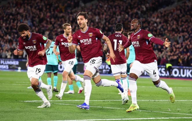 London, England, 10th April 2026. Konstantinos Mavropanos of West Ham United celebrates after scoring to make it 1-0 during the West Ham United vs Wolverhampton Wanderers Premier League match at the London Stadium, London. Picture credit should read: Paul Terry Sportimage EDITORIAL USE ONLY. No use with unauthorised audio, video, data, fixture lists, club league logos or live services. Online in-match use limited to 120 images, no video emulation. No use in betting, games or single club league player publications. SPI_015_PT_West_Ham_Wolves SPI-4675-0015