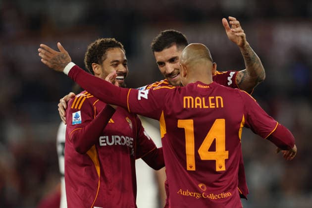 April 10, 2026, Rome, Lazio, Italy: RomaÃ¢â‚¬â ¢s Dinyell Malen celebrates after scoring their second gol during Serie A soccer match AS Roma - Pisa SC Stadio Olimpico on April 10, 2026 in Rome , Italy. AS Roma - Pisa SC - Serie A  - ZUMAl131 20260410_zsp_l131_005 Copyright: xCiroxDexLucax