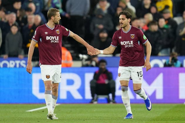 West Ham United v Wolverhampton Wanderers, Premier League Konstantinos Mavropanos of West Ham United celebrating his goal to make it 1-0 during the West Ham United v Wolverhampton Wanderers Premier League match at the London Stadium, London, England on 10 April 2026 Credit: Dylan Hepworth Every Second Media Editorial use only. All images are copyright Every Second Media Limited. No images may be reproduced without prior permission. All rights reserved. Premier League and Football League images are subject to licensing agreements with Football DataCo Limited. see https: www.football-dataco.com Copyright: xIMAGO EveryxSecondxMediax ESM-1908-0042 DylanxHepworthx xEveryxSecondxMediax
