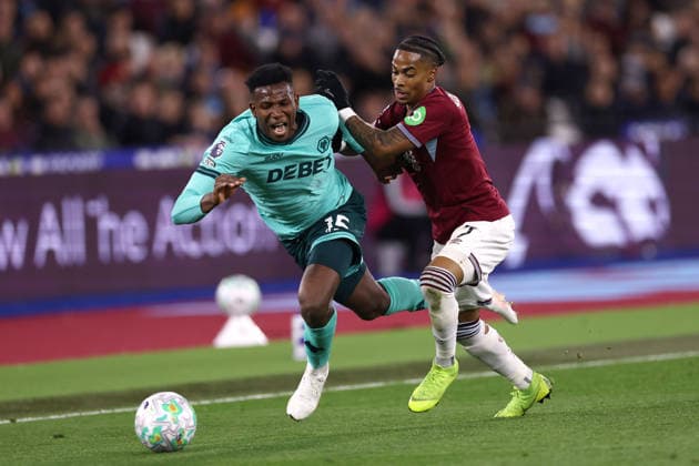 West Ham gegen Wolves 10. April 2026, London Premier League Fußball West Ham United gegen Wolverhampton Wanderers Yerson Mosquera von Wolverhampton Wanderers und Crysencio Summerville von West Ham United Foto Jacques Feeney Abseits London UK  Copyright: xJacquesxFeeneyx xOffsidexOffside
