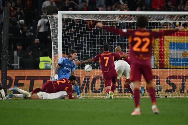 AS Roma v Pisa SC - Serie A Donyell Malen of A.S. Roma scores a goal for 2-0 during the 32nd day of the Serie A Championship between A.S. Roma and Pisa S.C. 1909 at the Olympic Stadium in Rome, Italy, on April 10, 2026. Rome Italy  Copyright: xDomenicoxCippitellix originalFilename:cippitelli-asromapi260410_npfzY.jpg