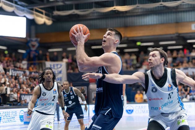Leonard Thorpe Jr Hamburg, 2 , Jure Planinic MBC, 44 , Niklas Wimberg Hamburg, 17 , Syntainics MBC vs Veolia Towers Hamburg, Basketball, 1 Bundesliga, Men, Matchday 29, Season 2025 26, 10 04 2026 Weißenfels Stadthalle Sachsen Anhalt Germany