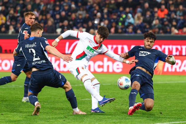 Rodrigo Ribeiro (21, FC Augsburg), Ozan Kabak (5, TSG 1899 Hoffenheim) und Robin Hranac (2, TSG 1899 Hoffenheim) beim Spiel zwischen FC Augsburg v TSG 1899 Hoffenheim, Fußball, Herren, Bundesliga, 2025 2026, 29.Spieltag am 10.04.2026 in Augsburg, WWK ARENA. DFL and DFB regulations prohibit any use of photographs as image sequences and or quasi-video. Bayern Deutschland *** Rodrigo Ribeiro 21, FC Augsburg , Ozan Kabak 5, TSG 1899 Hoffenheim and Robin Hranac 2, TSG 1899 Hoffenheim at the match between FC Augsburg v TSG 1899 Hoffenheim, Football, Men, Bundesliga, 2025 2026, Matchday 29 on 10 04 2026 in Augsburg, WWK ARENA DFL and DFB regulations prohibit any use of photographs as image sequences and or quasi video Bayern Germany