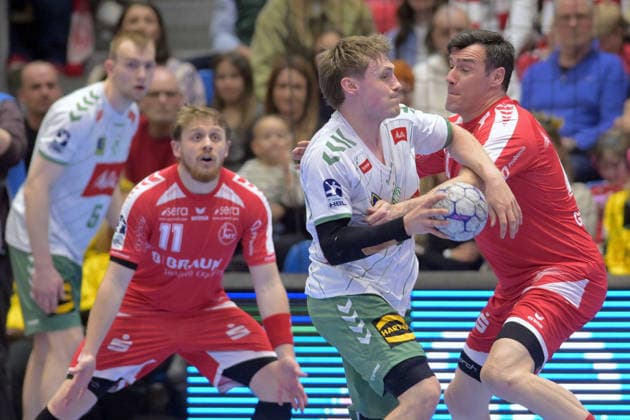 Morten Hempel Jensen GWD Minden 9 on the ball , Isaias Guadiola Villaplana MT Melsungen 40 R , Dimitri Ignatow MT Melsungen 11 , GER, MT Melsungen TSV GWD Minden, Handball, 1 Bundesliga, 28 Matchday, Season 2025 2026, 10 04 2026, GER, MT Melsungen TSV GWD Minden, Handball, 1 Bundesliga, 28 Matchday, Season 2025 2026, 10 04 2026 Kassel Copyright: xEibner-Pressefotox xRolandxSippex EP_RSL