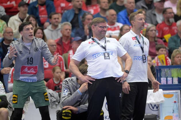 Jakub Sterba GWD Minden 19 L , Aaron Ziercke Coach GWD Minden , Evars Klesniks Co Coach GWD Minden R , GER, MT Melsungen TSV GWD Minden, Handball, 1 Bundesliga, 28 Matchday, Season 2025 2026, 10 04 2026, GER, MT Melsungen TSV GWD Minden, Handball, 1 Bundesliga, 28 Matchday, Season 2025 2026, 10 04 2026 Kassel Copyright: xEibner-Pressefotox xRolandxSippex EP_RSL
