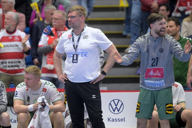 Aaron Ziercke Coach GWD Minden , Max Staar GWD Minden 27 R , GER, MT Melsungen TSV GWD Minden, Handball, 1 Bundesliga, 28 Matchday, Season 2025 2026, 10 04 2026, GER, MT Melsungen TSV GWD Minden, Handball, 1 Bundesliga, 28 Matchday, Season 2025 2026, 10 04 2026 Kassel Copyright: xEibner-Pressefotox xRolandxSippex EP_RSL
