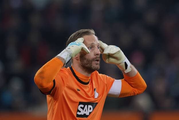 Hoffenheims 1 Torwart Oliver BAUMANN. Fussball: Augsburg - Hoffenheim. Fußball Bundesliga, FC Augsburg - TSG 1899 Hoffenheim, 29.Spieltag, Saison 2025-2026, am 10.04.2026 in Augsburg, W W K A R E N A, Deutschland. Quelle Copyright Credit : Oryk HAIST *** Hoffenheims 1 Goalkeeper Oliver BAUMANN Soccer Augsburg Hoffenheim Soccer Bundesliga, FC Augsburg TSG 1899 Hoffenheim, 29 Matchday, Season 2025 2026, on 10 04 2026 in Augsburg, W W K A R E N A, Germany Source Copyright Credit Oryk HAIST xFUSSBALL-AUGSBURG-HOFFENHEIMx