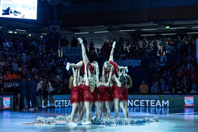 GER, easy Credit Basketball Bundesliga, Syntainics MBC Veolia Towers Hamburg 10 04 2026, Stadthalle, Weißenfels, GER, easy Credit Basketball Bundesliga, Syntainics MBC Veolia Towers Hamburg Syntainics MBC Danceteam Â Foto Alexander Trienitz Weißenfels Stadthalle Sachsen Anhalt Germany