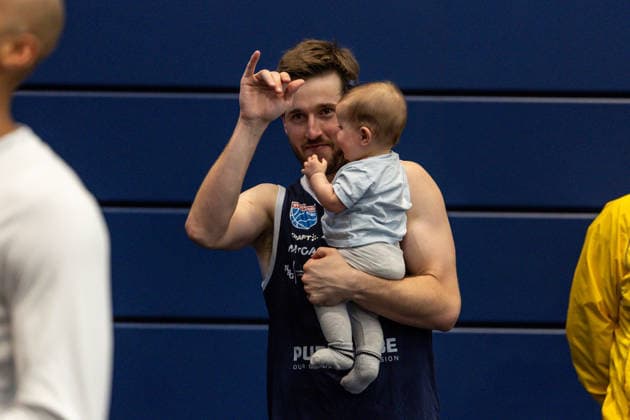 GER, easy Credit Basketball Bundesliga, Syntainics MBC Veolia Towers Hamburg 10 04 2026, Stadthalle, Weißenfels, GER, easy Credit Basketball Bundesliga, Syntainics MBC Veolia Towers Hamburg Spencer Reaves Syntainics MBC, 31 with his daughter Â Photo Alexander Trienitz Weißenfels Stadthalle Sachsen Anhalt Germany