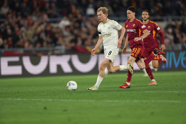 April 10, 2026, Rome, Lazio, Italy: Malthe Hojholt of Pisa during Serie A soccer match AS Roma - Pisa SC Stadio Olimpico on April 10, 2026 in Rome , Italy. Rome Italy - ZUMAl131 20260410_zsp_l131_034 Copyright: xCiroxDexLucax