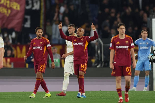 April 10, 2026, Rome, Lazio, Italy: RomaÃ¢â‚¬â ¢s Dinyell Malen celebrates after scoring their third gol during Serie A soccer match AS Roma - Pisa SC Stadio Olimpico on April 10, 2026 in Rome , Italy. Rome Italy - ZUMAl131 20260410_zsp_l131_035 Copyright: xCiroxDexLucax