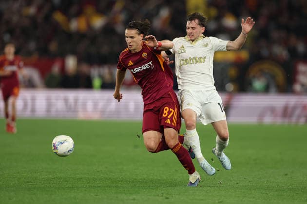 April 10, 2026, Rome, Lazio, Italy: RomaÃ¢â‚¬â ¢s Daniele Ghilardi Matteo Tramoni of Pisa during Serie A soccer match AS Roma - Pisa SC Stadio Olimpico on April 10, 2026 in Rome , Italy. Rome Italy - ZUMAl131 20260410_zsp_l131_036 Copyright: xCiroxDexLucax