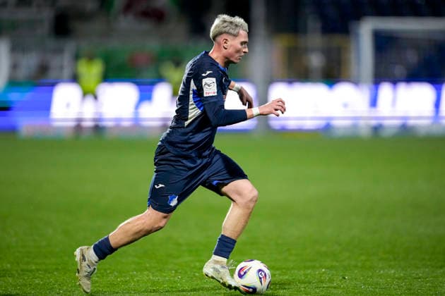 Paul Hennrich (TSG II, 11), am Ball, Freisteller, Ganzkörper, Einzelbild, Einzelfoto, Aktion, Action, 10.04.2026, Sinsheim (Deutschland), Fussball, 3. Liga, TSG 1899 Hoffenheim II - 1. FC Schweinfurt 05, DFB DFL REGULATIONS PROHIBIT ANY USE OF PHOTOGRAPHS AS IMAGE SEQUENCES AND OR QUASI-VIDEO. *** Paul Hennrich TSG II, 11 , on the ball, cropped, full body, single image, single photo, action, action, 10 04 2026, Sinsheim Germany , Soccer, 3 Liga, TSG 1899 Hoffenheim II 1 FC Schweinfurt 05, DFB DFL REGULATIONS PROHIBIT ANY USE OF PHOTOGRAPHS AS IMAGE SEQUENCES AND OR QUASI VIDEO xozx