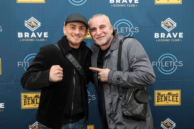 Boxen: Brave Boxing by Nina Meinke, Gym Eröffnung, Berlin, 10.04.2026 Victor Calciqi und Vater *** Boxing Brave Boxing by Nina Meinke, Gym opening, Berlin, 10 04 2026 Victor Calciqi and father