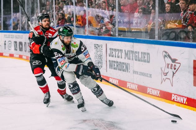 10.04.2026, xjmrgnx, Eishockey Penny DEL 1 2 Finale, Koelner Haie - Eisbären Berlin v.l. Zweikampf zwischen Dominik Bokk (78, Koelner Haie) und Markus Niemeläinen (56, Eisbaeren Berlin) (DFL DFB REGULATIONS PROHIBIT ANY USE OF PHOTOGRAPHS as IMAGE SEQUENCES and or QUASI-VIDEO) Koeln *** 10 04 2026, xjmrgnx, Ice Hockey Penny DEL 1 2 Final, Koelner Haie Eisbären Berlin v l duel between Dominik Bokk 78, Koelner Haie and Markus Niemeläinen 56, Eisbaeren Berlin DFL DFB REGULATIONS PROHIBIT ANY USE OF PHOTOGRAPHS as IMAGE SEQUENCES and or QUASI VIDEO Koeln