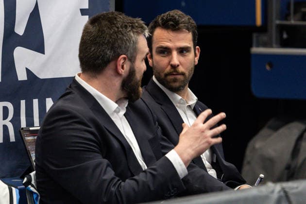 GER, easy Credit Basketball Bundesliga, Syntainics MBC Veolia Towers Hamburg 10 04 2026, Stadthalle, Weißenfels, GER, easy Credit Basketball Bundesliga, Syntainics MBC Veolia Towers Hamburg Benka Barloschky Head Coach , Veolia Towers Hamburg talks with Stanley Witt Assistant Coach , Veolia Towers Hamburg Â Photo Alexander Trienitz Weißenfels Stadthalle Sachsen Anhalt Germany